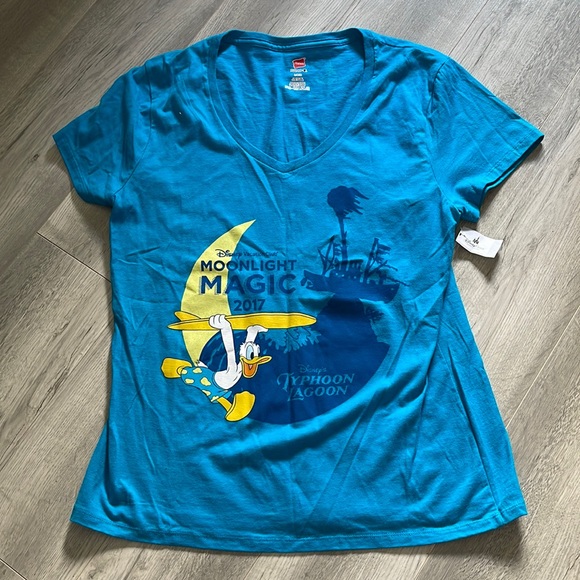 Disney DVC Typhoon Lagoon v neck shirt large  new - Picture 1 of 4